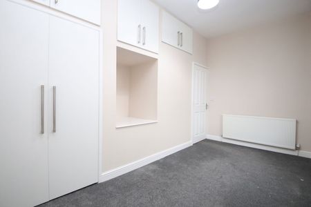 Bury Old Road, Heywood - Photo 4