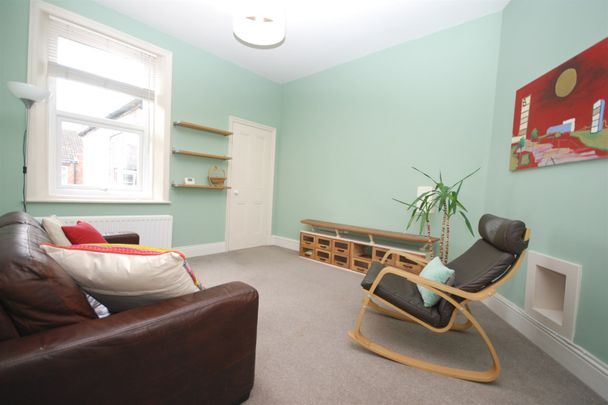 2 bed flat to rent in Hyde Terrace, Gosforth, NE3 - Photo 1