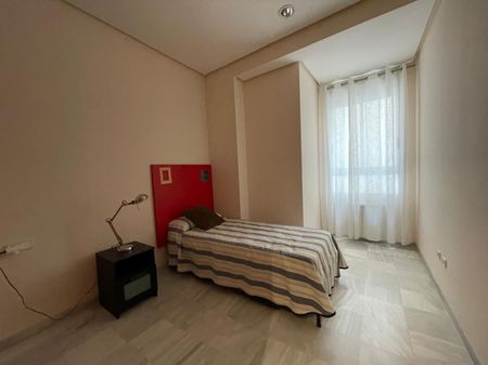 Piso de alquiler en Valencia - Caballeros, El Mercat - Photo 2