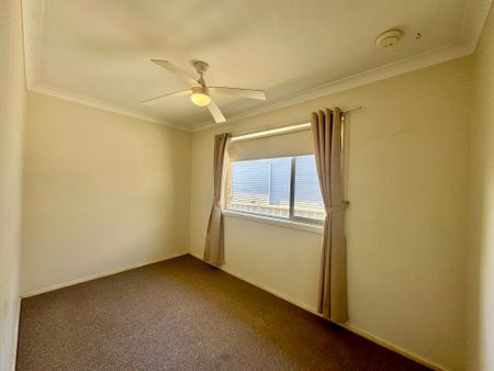 SPACIOUS 3-BEDROOM HOME IN A QUIET SPEERS POINT LOCATION - Photo 4