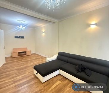 4 bedroom semi-detached house to rent - Photo 2