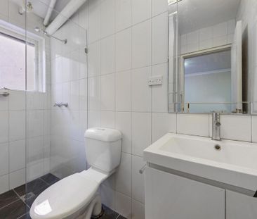 Studio On Top Floor - Photo 6