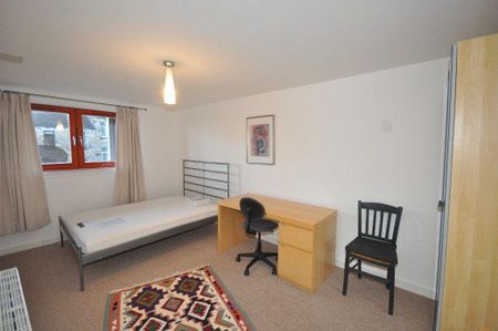 5 bedroom flat to rent - Photo 2