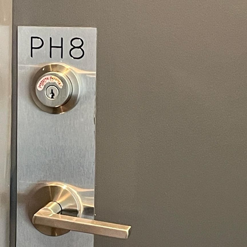 For Lease - 11611 Yonge Street Unit# PH8, Richmond Hill, Ontario - Photo 1