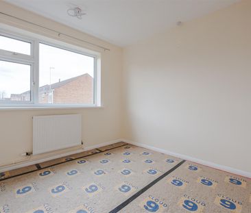 To Let 2 Bed Flat - Purpose Built - Photo 1