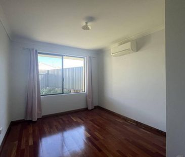 Modern Family Home with Theatre Room, Side Access & Spacious Alfresco - Photo 2