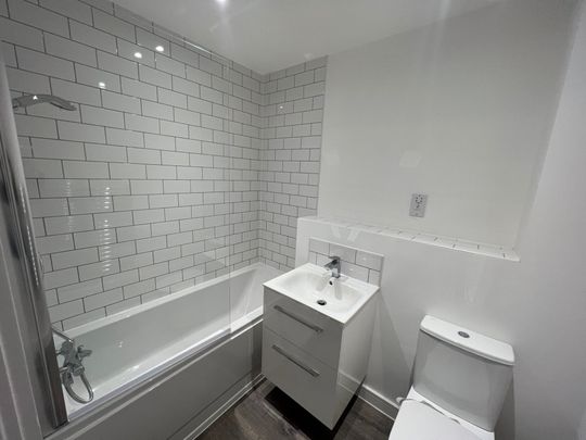 ErasmusDrive, Derby - Photo 1