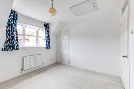 2 bed semi-detached house to rent in Carvers Croft, Woolmer Green, Hertfordshire, SG3 6LX - Photo 2