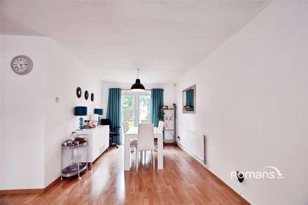 Brambles Farm Drive, Uxbridge, UB10 - Photo 2