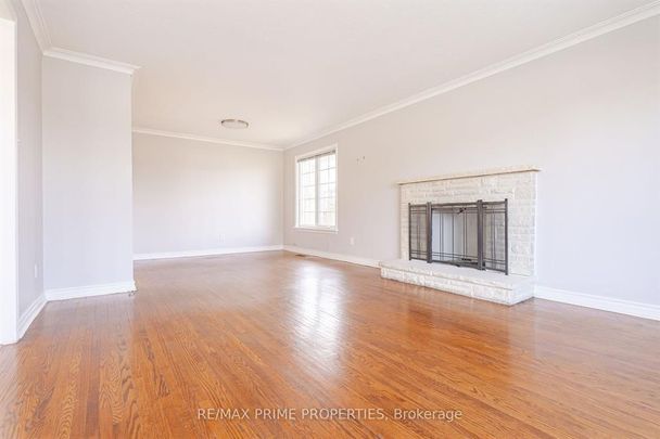 For Lease - 492 Pinegrove Road, Oakville, Ontario - Photo 1