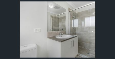 STYLISH FAMILY HOME - Photo 5