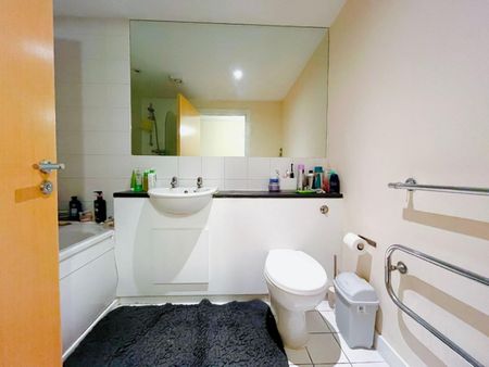 1 bedroom Flat To Let - Photo 5