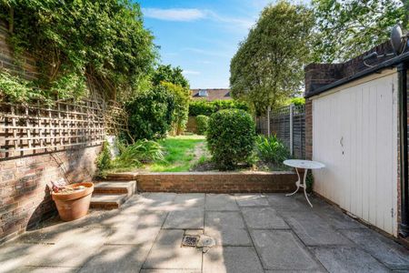 4 bedroom terraced house to rent - Photo 4
