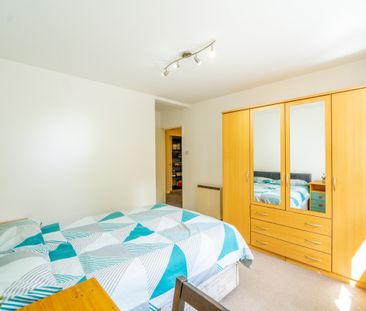 First Floor, 15 Beckside Gardens, Melrosegate - Photo 3