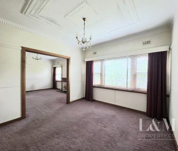 “Charm and Elegance in the Heart of Essendon..!!” - Photo 4