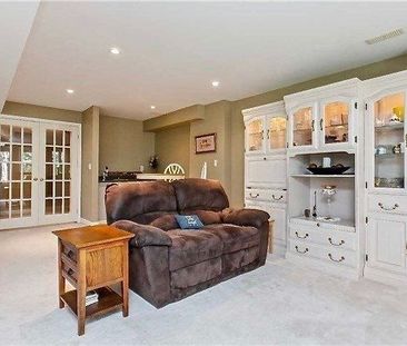 For Lease - 2113 Pinevalley Crescent, Oakville, Ontario - Photo 2