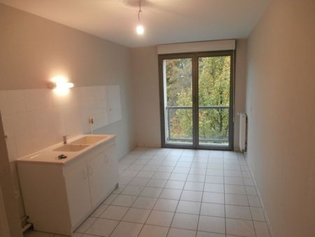 Location appartement T5 109.60m² à Reims (51100) Loyer CC * : 1134.28 € Réf : ER.21766 - Photo 2