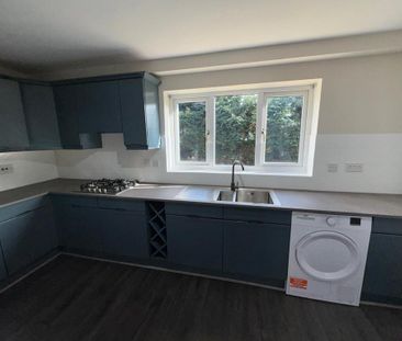 4 bedroom detached house to rent - Photo 6