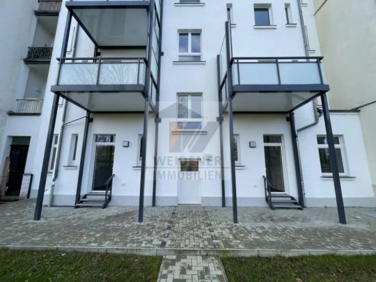 Erstbezug nach Sanierung! 4-Raum-Maisonettewohnung mit Balkon und Terrasse ins Grüne! - Photo 1