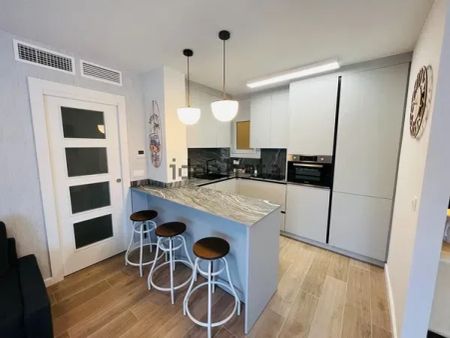 Alquiler de piso en Calle Amador de los Ríos - Photo 4