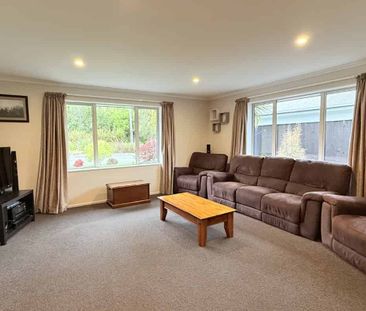 Comfortable 3-Bedroom Home with Large Backyard - Photo 1