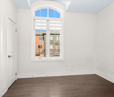 For Lease - 3326 Millicent Avenue Unit# Coach, Oakville, Ontario - Photo 4