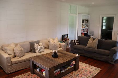 Country Living in Foxground - Photo 2