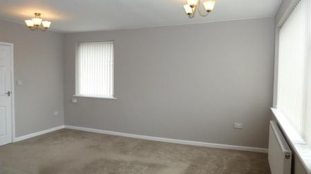 3 bedroom detached bungalow to rent - Photo 3