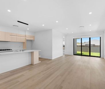 LUXURY LIVING - Photo 4