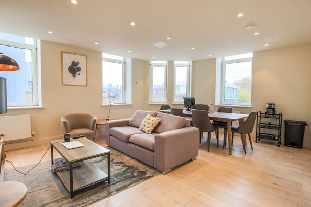 3 Bed Flat, Tower View House, E2 - Photo 1