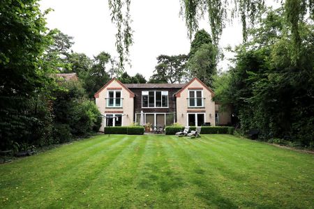 4 bedroom detached house to rent - Photo 2