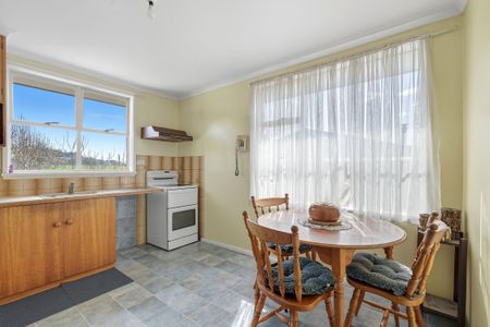 14 Westfield Street, Claremont TAS 7011 - House For Rent | Domain - Photo 2