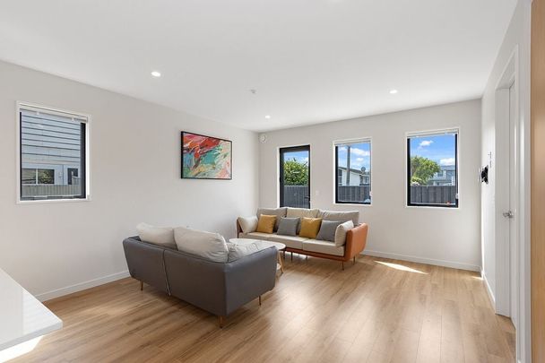 New House ， 4 Executive Suits - Photo 1