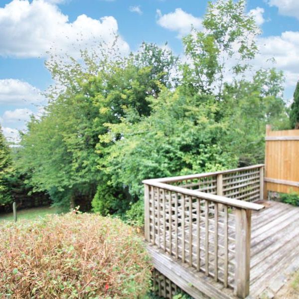 High View Road, Guildford - 4 bedrooms Property for lettings - Seymours - Photo 1