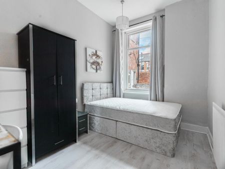 3 bedroom ground floor flat to rent - Photo 2