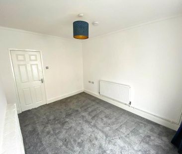 4 bedroom terraced house to rent - Photo 5