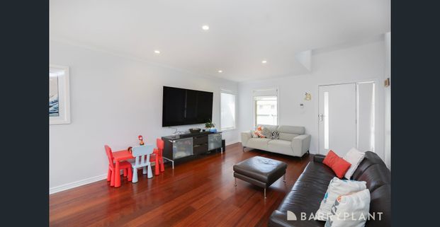 Beautifully Bright Townhouse in the Heart of Braybrook - Photo 1