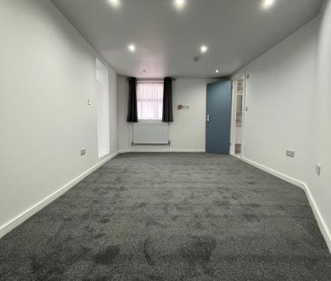 4 bedroom semi-detached house to rent - Photo 5