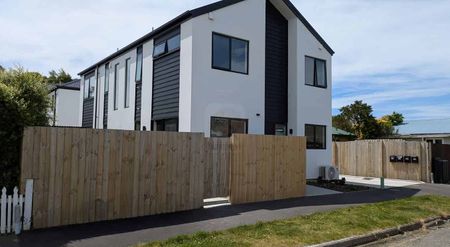 New Quiet 2 Bed/2 Bath Townhouse in Sydenham - Photo 5