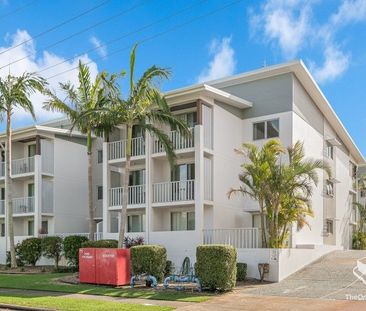 Lovely and spacious Unit, centrally located - Photo 4
