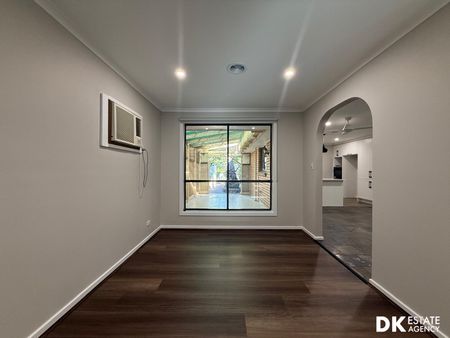 Beautifully Renovated Three-bedroom Home - Photo 2