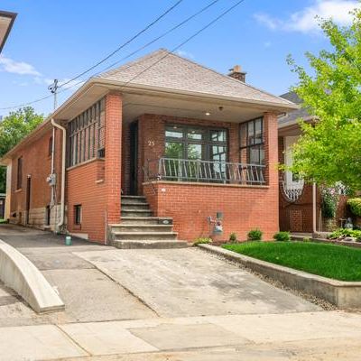 Beautiful Detached Home in Fairbank - Newly Renovated Basement Suite! - Photo 4