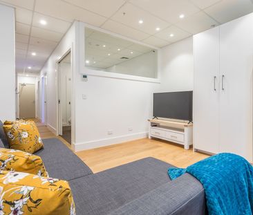 Designer Apartment! - Photo 2