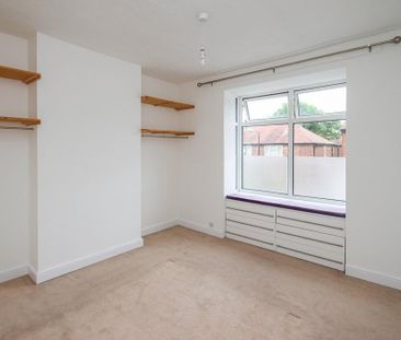 2 bedroom end of terrace house to rent - Photo 3