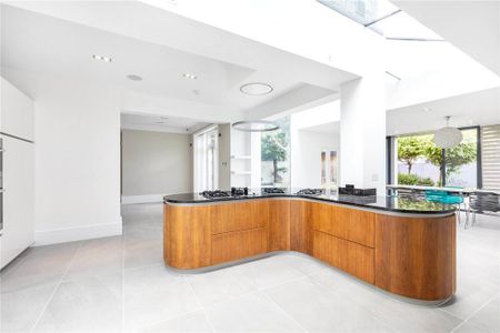 6 bedroom detached house to rent - Photo 5