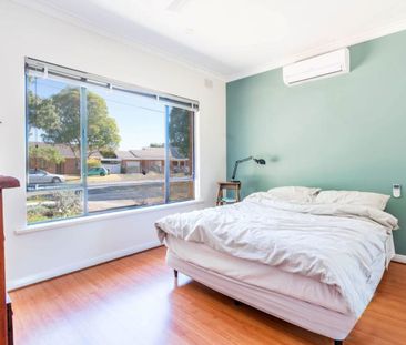 Charming Two-Bedroom Home for Rent in Plympton Park - Photo 5