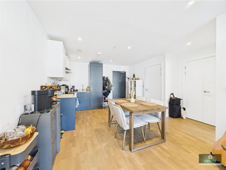 The Broadway, Crawley - Photo 5