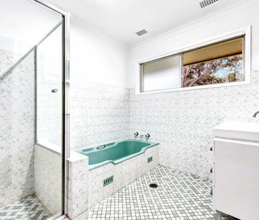 Spacious 3-Bedroom Home in Prime Location - Photo 5