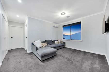 Modern 3 Bedroom Home in the Heart of Sunbury - Comfort, Style & Convenience! - Photo 2