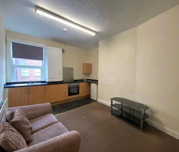 2 bedroom flat to rent - Photo 6
